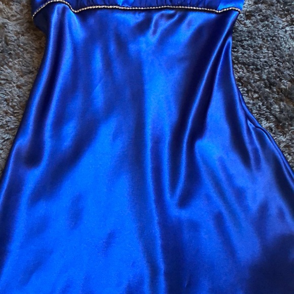 Dress - Picture 2 of 4